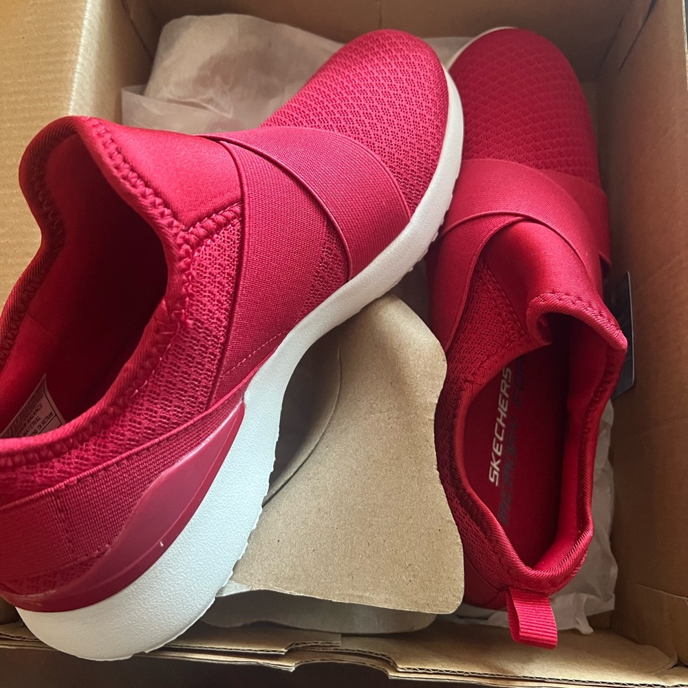 Brand New -Red Skechers-Air Dynamight -Easy Call